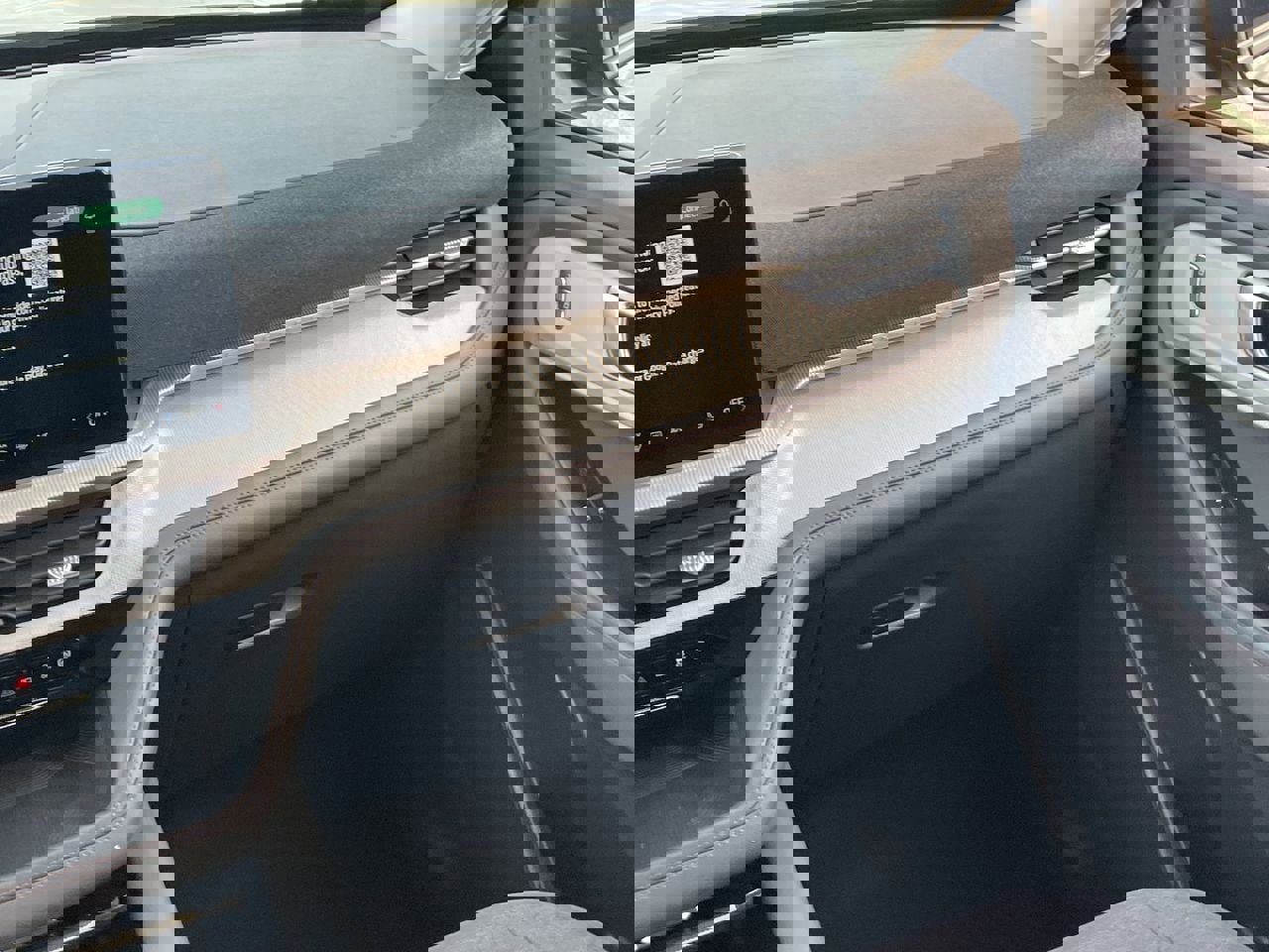 Certified 2025 Ford Explorer Active image 18