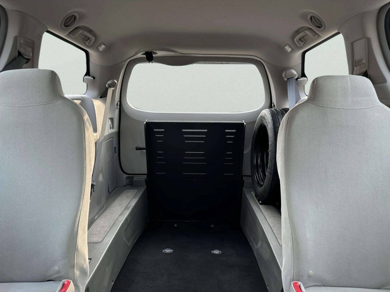 Used 2014 Toyota Sienna L FWD image 29