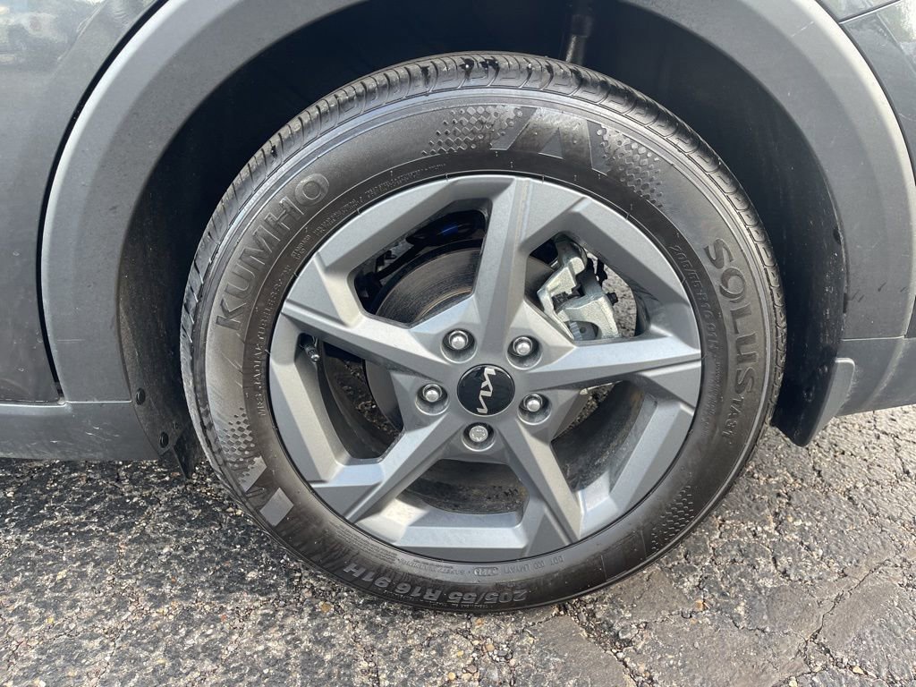 Used 2025 Kia K4 LXS image 11
