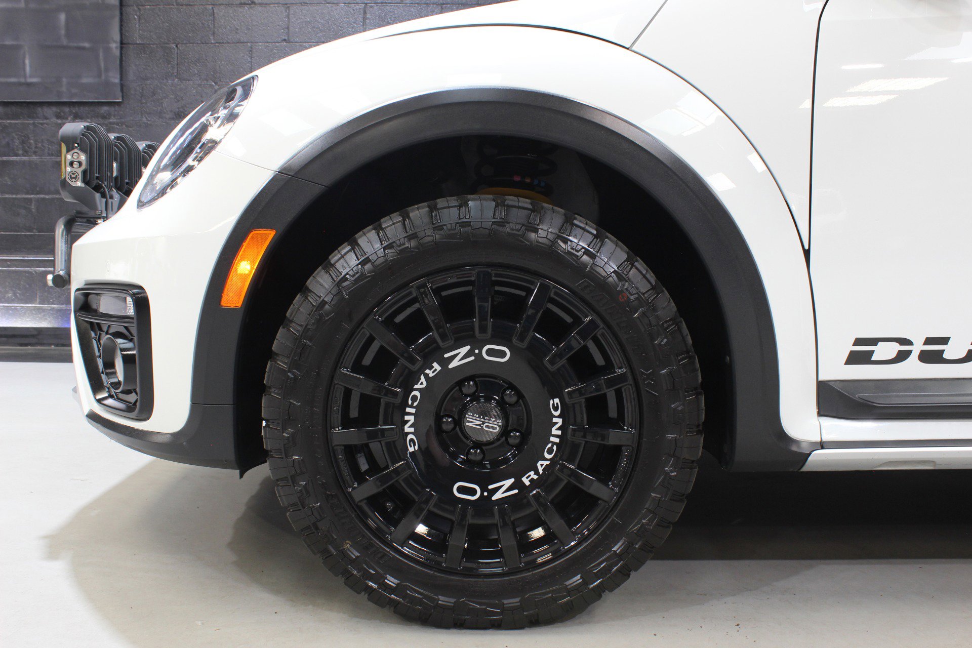 Used 2017 Volkswagen Beetle 1.8T Dune w/ Dune Technology Package FWD image 4