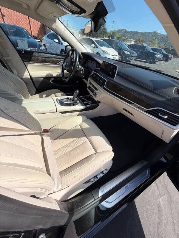 Used 2018 BMW 740e xDrive AWD/4WD image 15