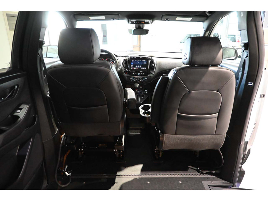 Used 2023 Chevrolet Traverse RS FWD image 20