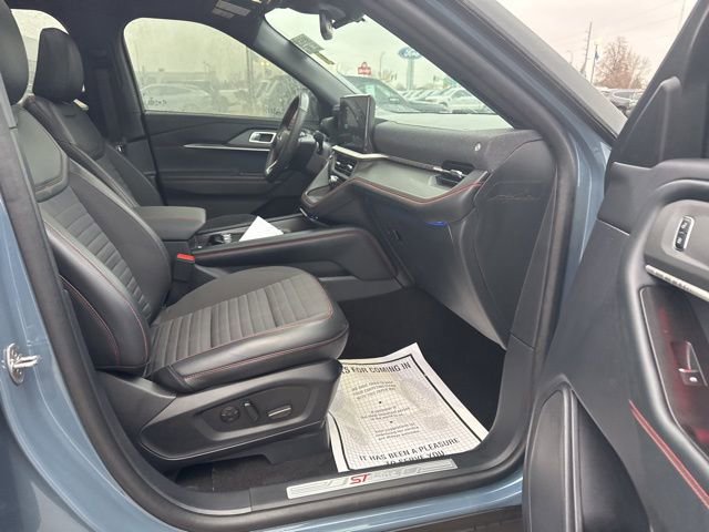 Used 2025 Ford Explorer ST-Line w/ Premium Package image 12