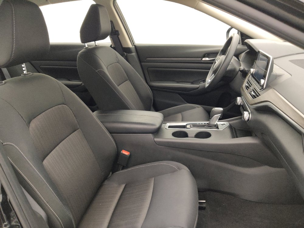 Used 2025 Nissan Altima 2.5 SV FWD image 21