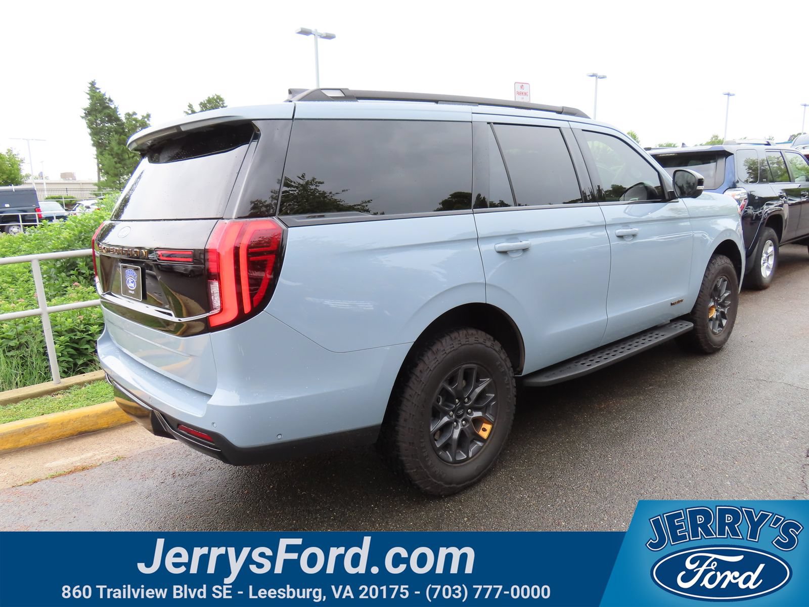 Used 2025 Ford Expedition Tremor AWD/4WD image 5