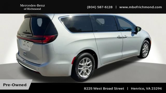 Used 2024 Chrysler Pacifica Touring-L FWD image 2