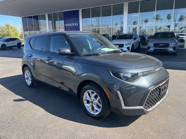 Used 2025 Kia Soul LX w/ LX Technology Package FWD image 1