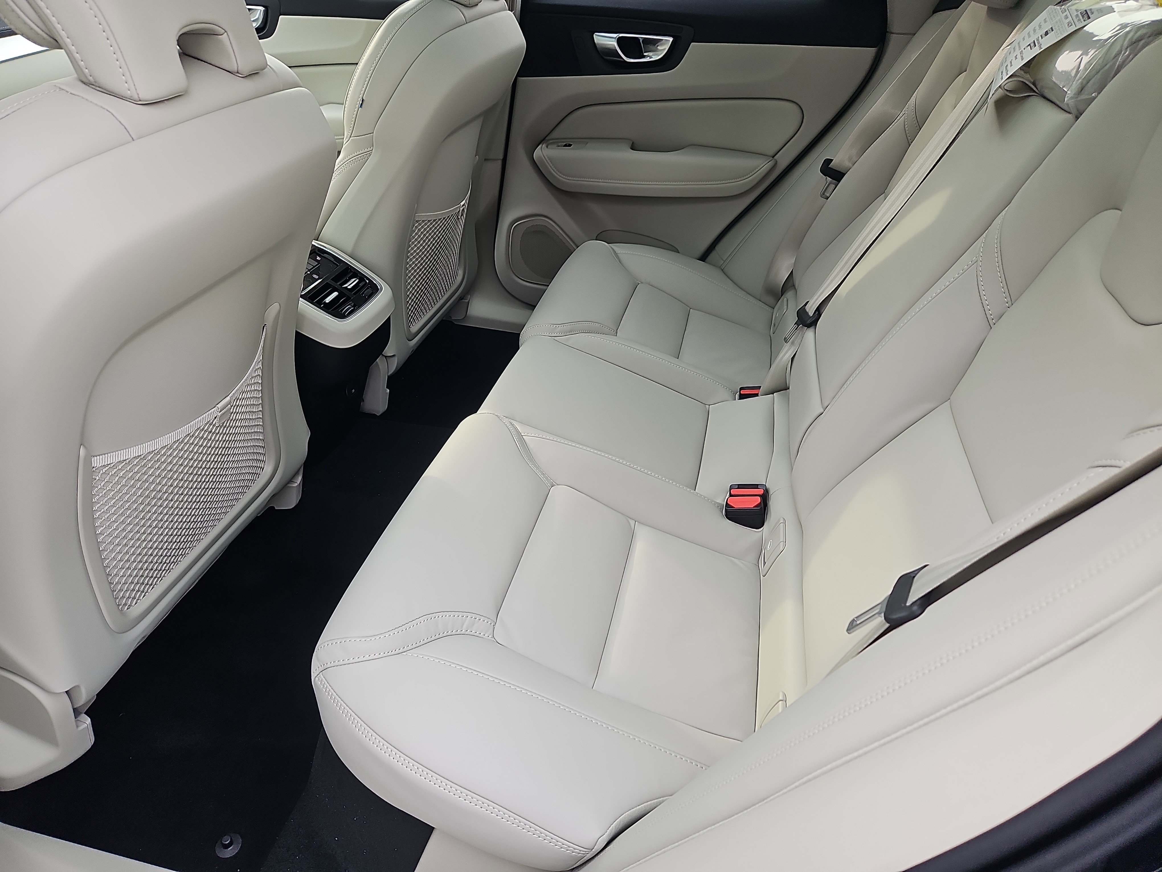 New 2026 Volvo XC60 B5 Ultra w/ Protection Package Premier image 23