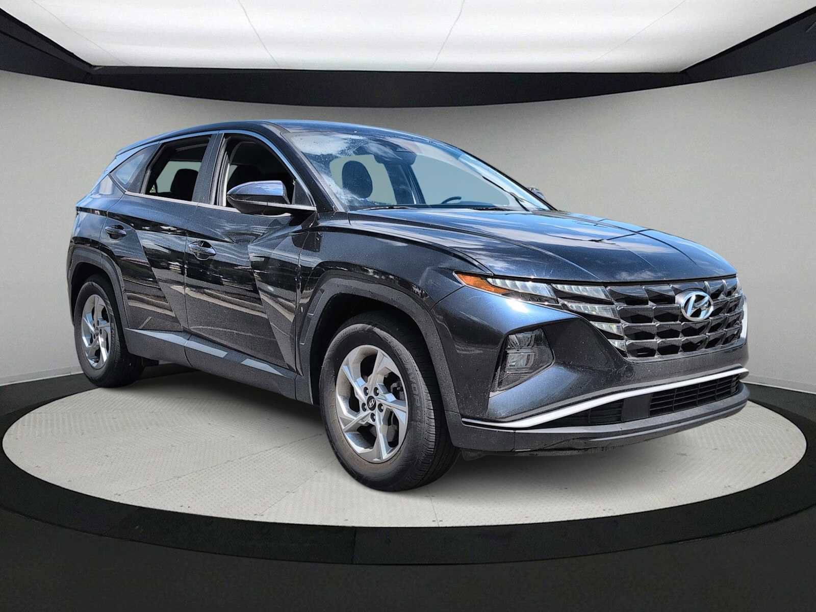 Used 2022 Hyundai Tucson SE FWD image 2