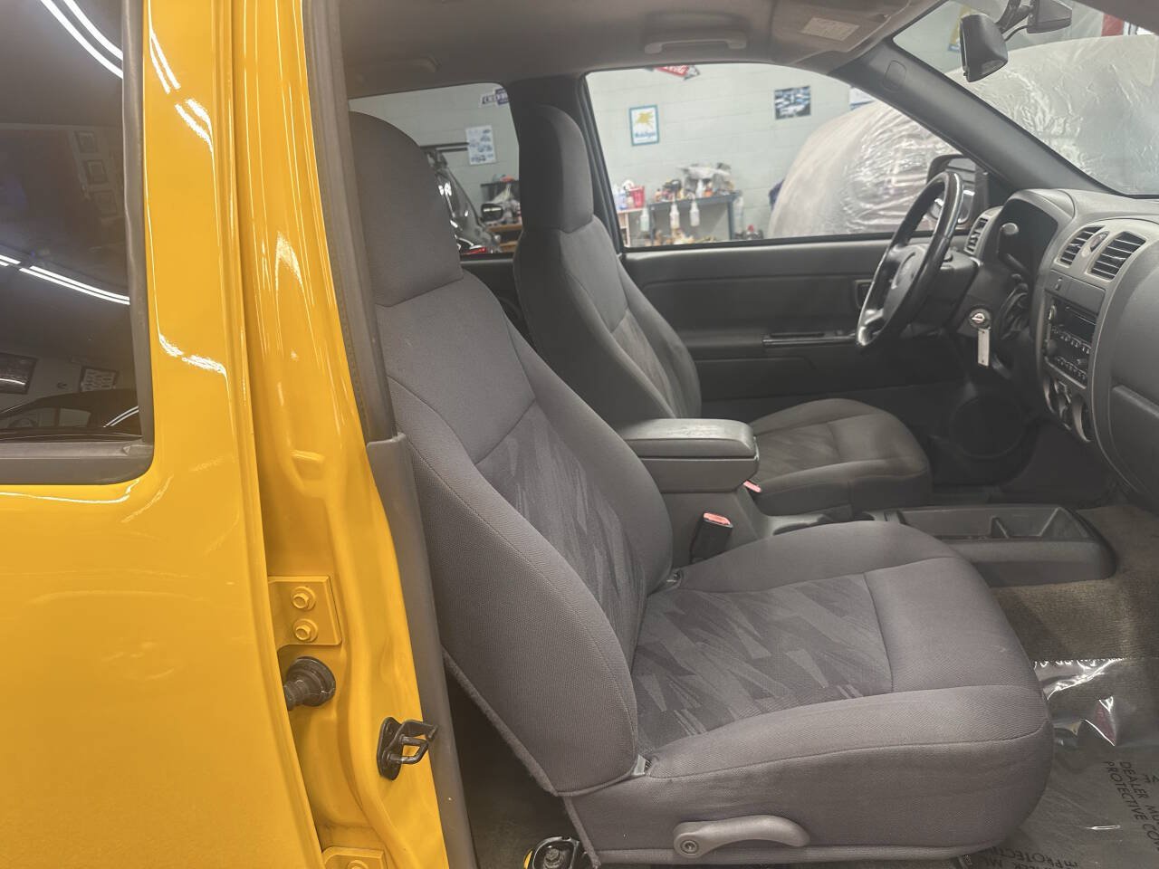 Used 2004 Chevrolet Colorado LS RWD image 28