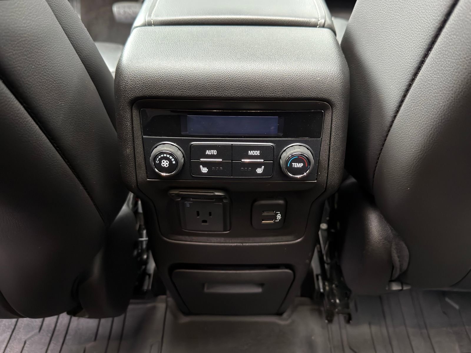 Used 2019 GMC Acadia Denali w/ Technology Package FWD image 15