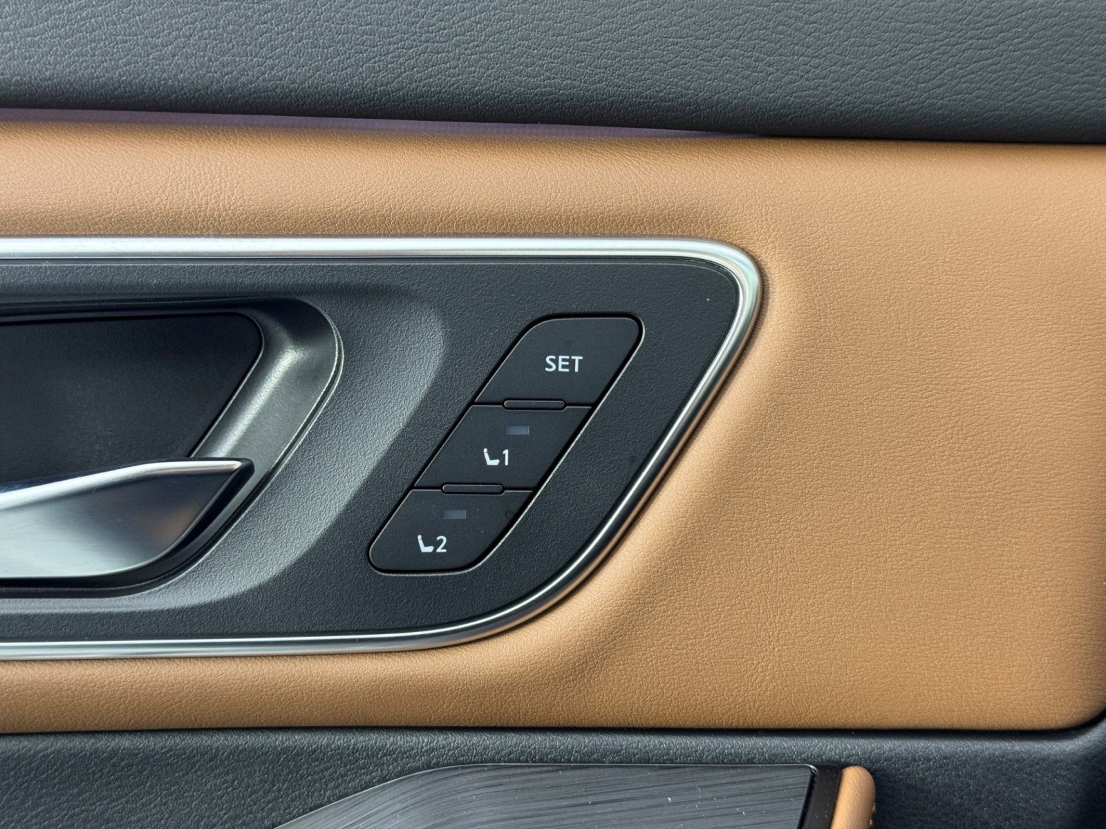 Used 2024 Nissan Rogue Platinum w/ Platinum Premium Package FWD image 17