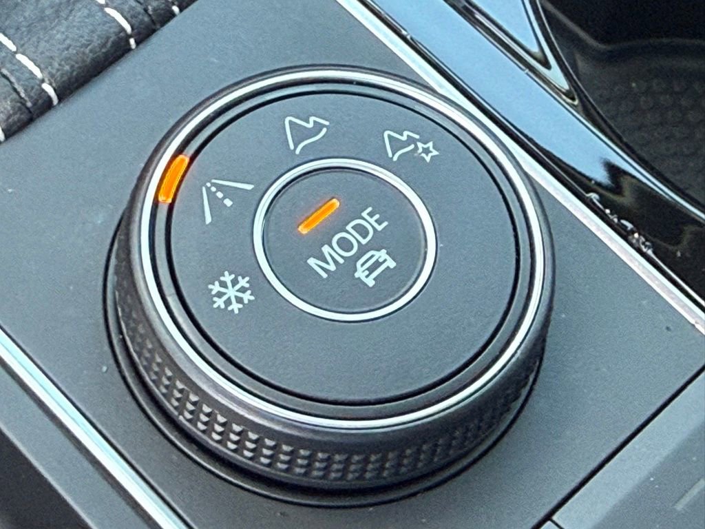 Used 2022 Volkswagen Atlas SEL Premium image 30