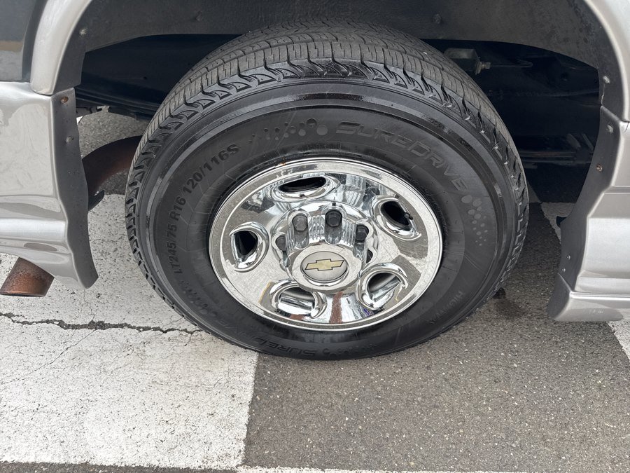 Used 2014 Chevrolet Express 2500 Extended RWD image 11
