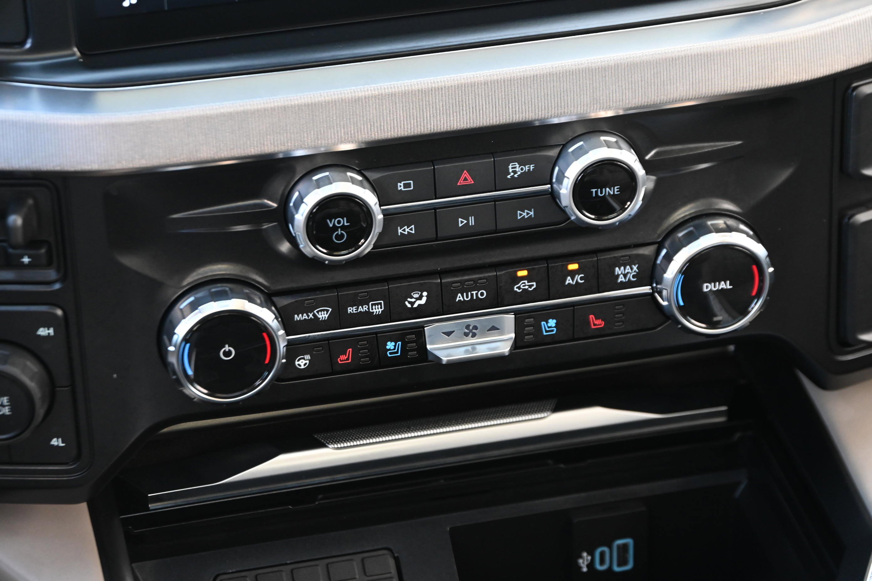 Used 2026 Ford F450 Platinum w/ Platinum Plus Package image 22