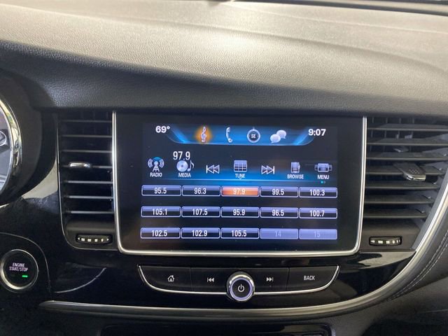 Used 2021 Buick Encore Preferred w/ Safety Package II image 40