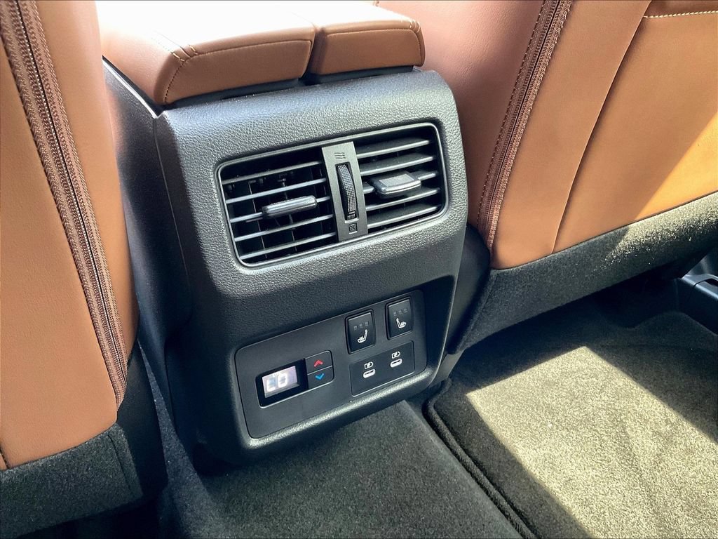 Used 2025 Nissan Rogue Platinum w/ Tech Package AWD/4WD image 12