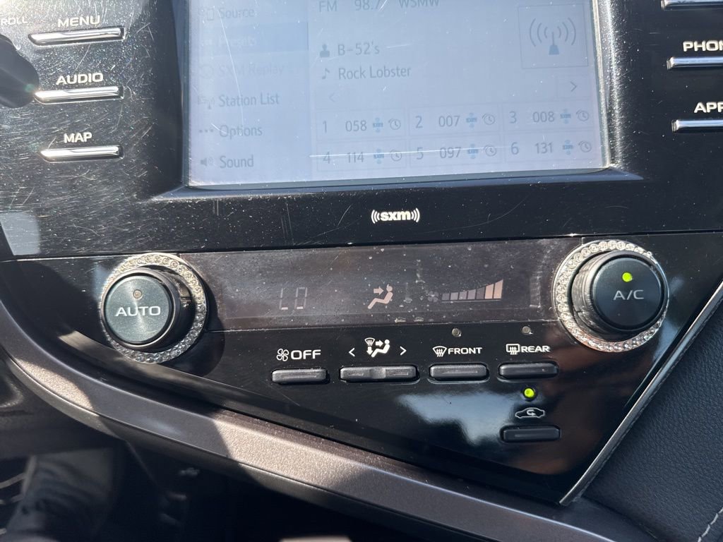 Used 2020 Toyota Camry SE image 18