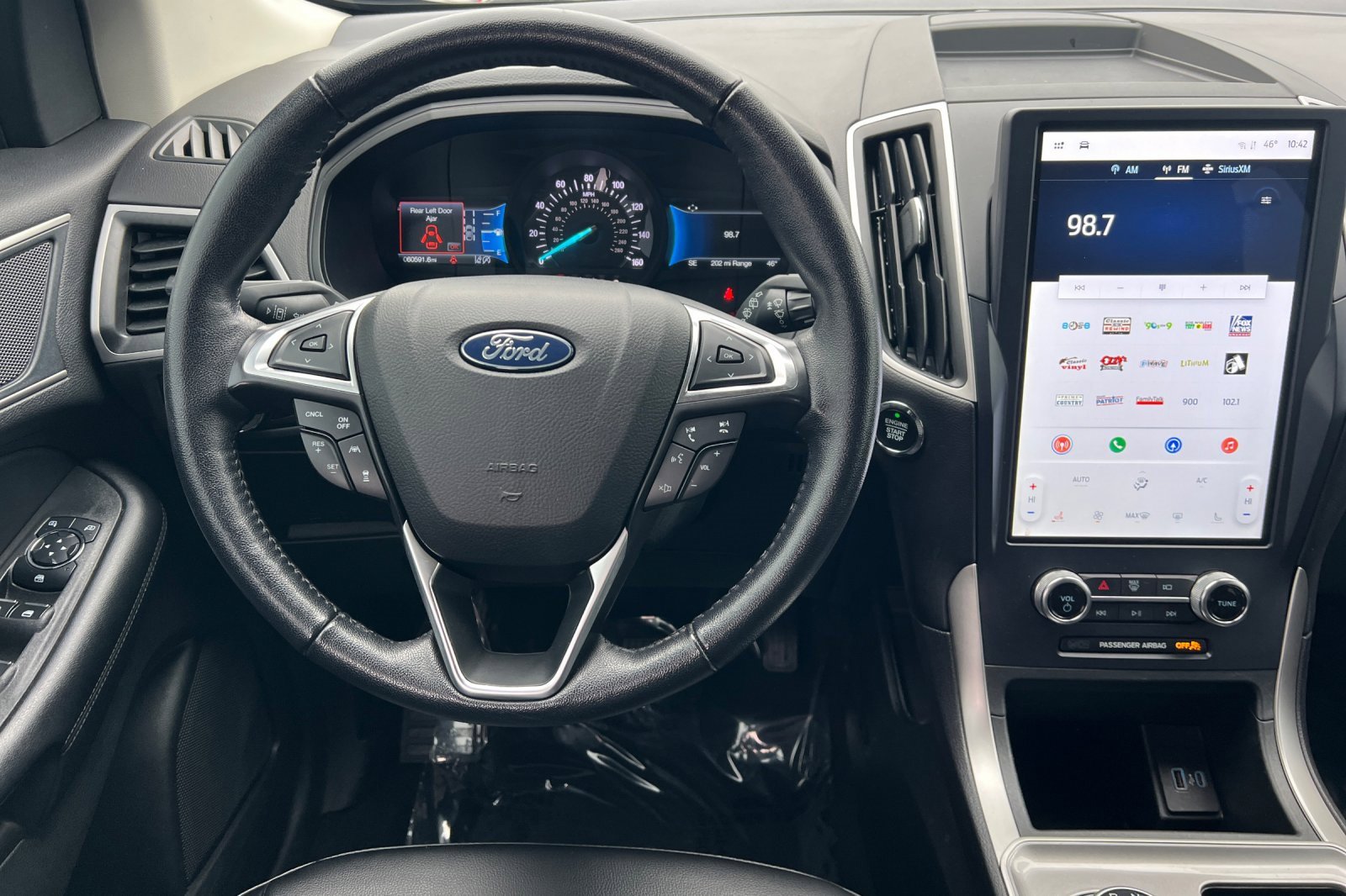 Used 2023 Ford Edge SEL image 11