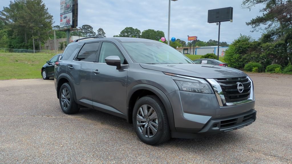 Used 2025 Nissan Pathfinder SV FWD image 3