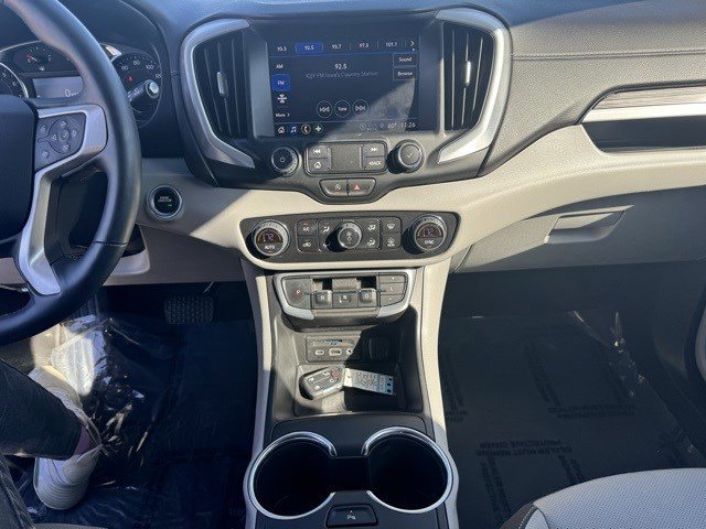 Used 2023 GMC Terrain SLT w/ Tech Package image 16