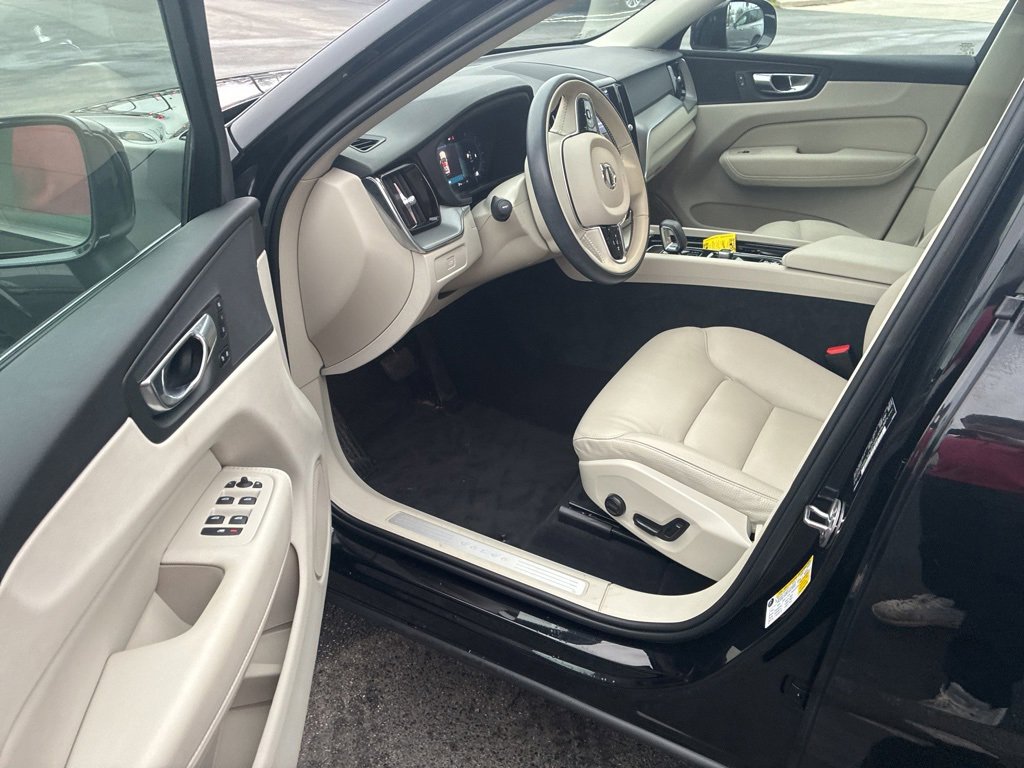 Used 2023 Volvo XC60 B5 Core w/ Climate Package image 6