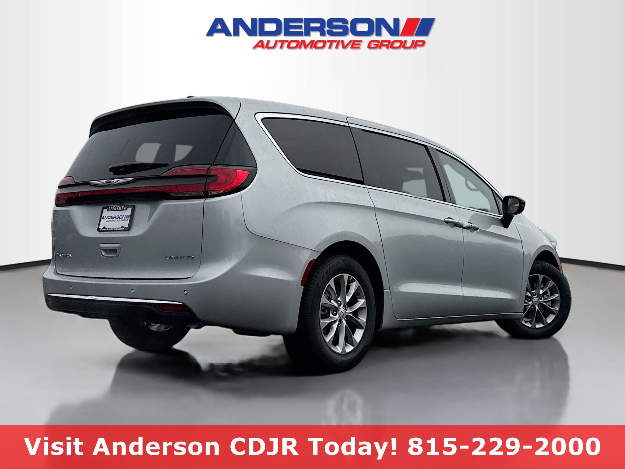 New 2026 Chrysler Pacifica Limited FWD image 2