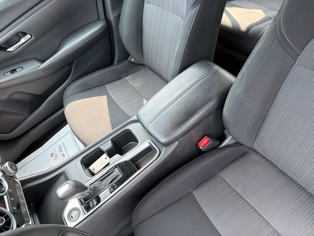 Used 2025 Nissan Sentra SV FWD image 19