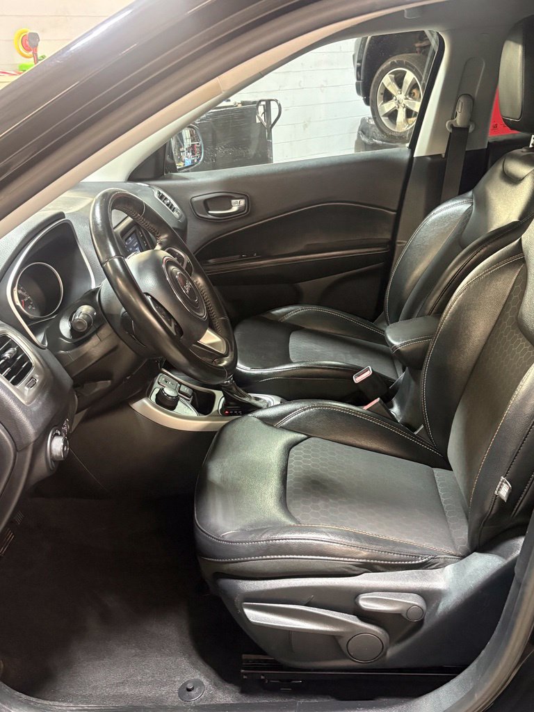 Used 2018 Jeep Compass Latitude AWD/4WD image 13