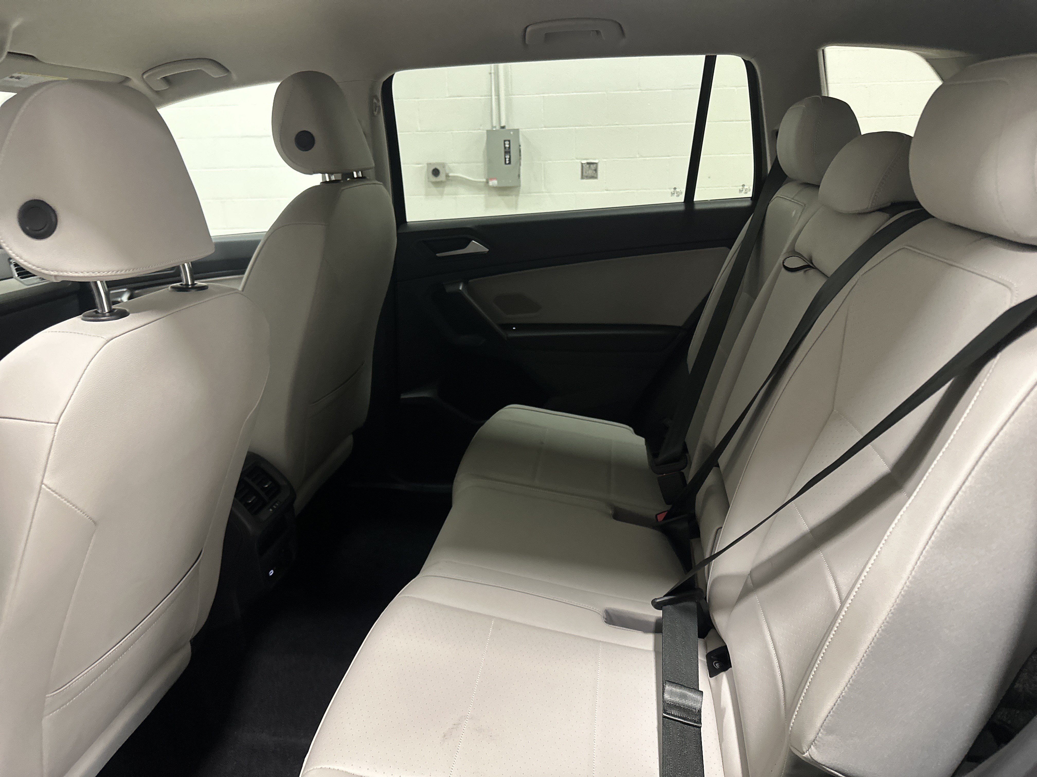 Used 2021 Volkswagen Tiguan SE AWD/4WD image 33