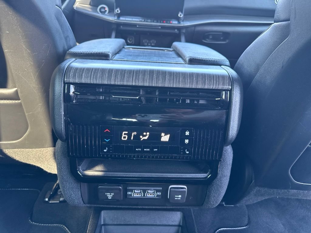 Used 2024 Jeep Wagoneer Series II AWD/4WD image 18