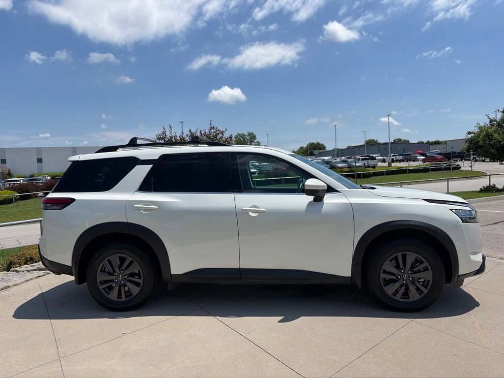 Used 2022 Nissan Pathfinder SV AWD/4WD image 15