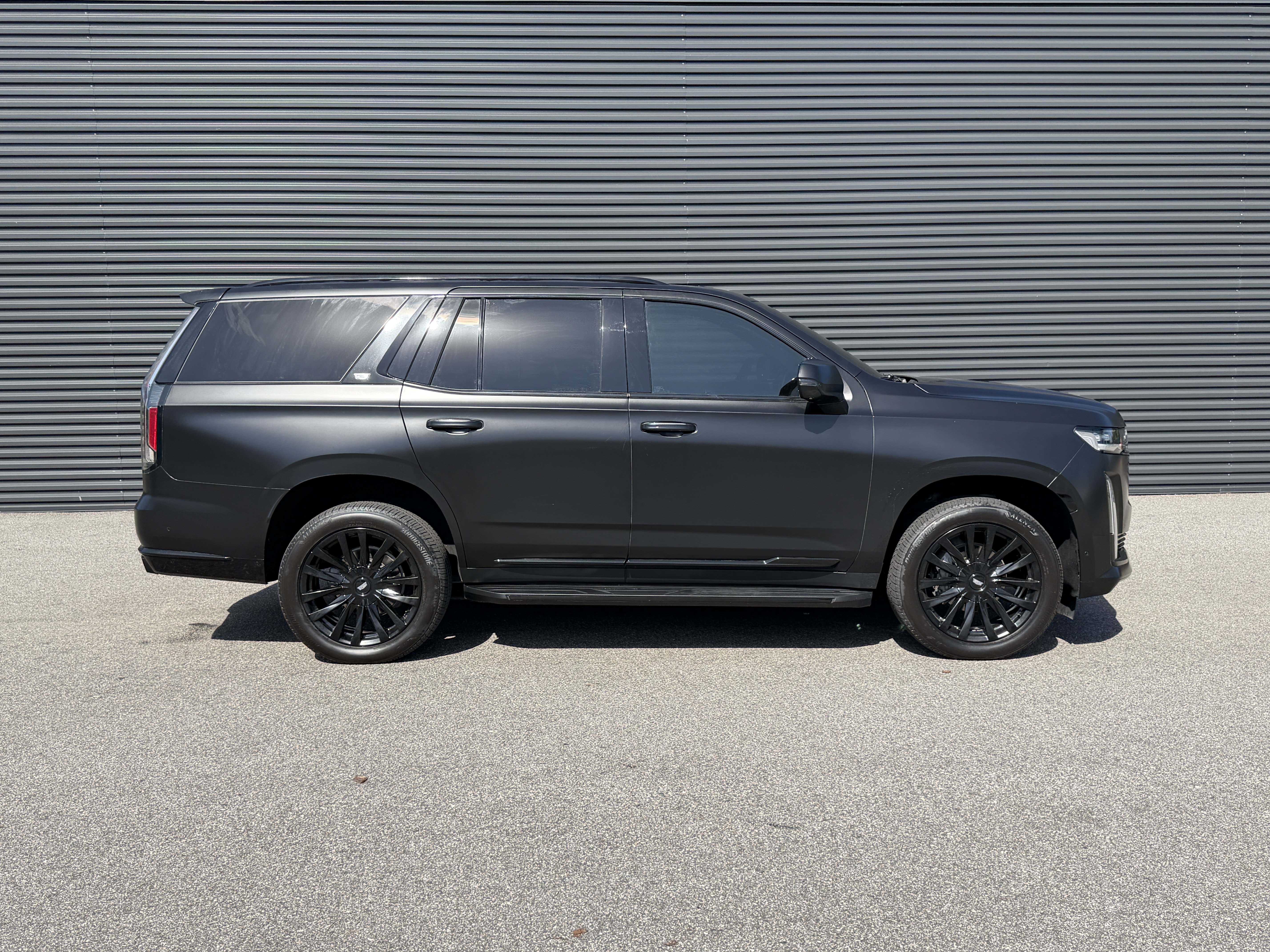 Used 2023 Cadillac Escalade Premium Luxury image 8