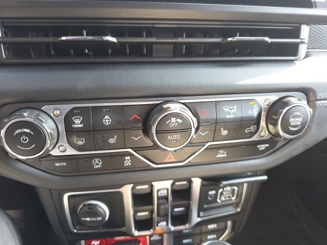 Used 2024 Jeep Wrangler Unlimited Rubicon w/ Convenience Group AWD/4WD image 17