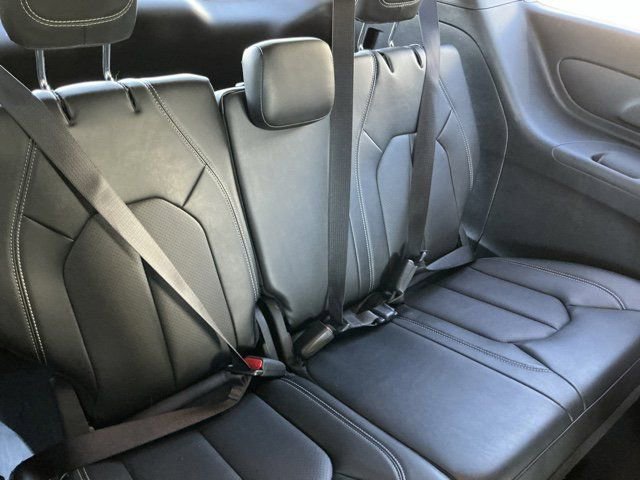 Used 2025 Chrysler Pacifica Select image 17