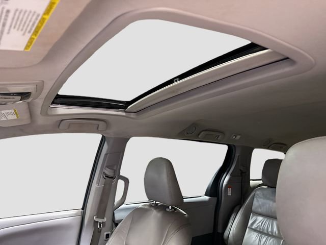 Used 2018 Toyota Sienna XLE image 22