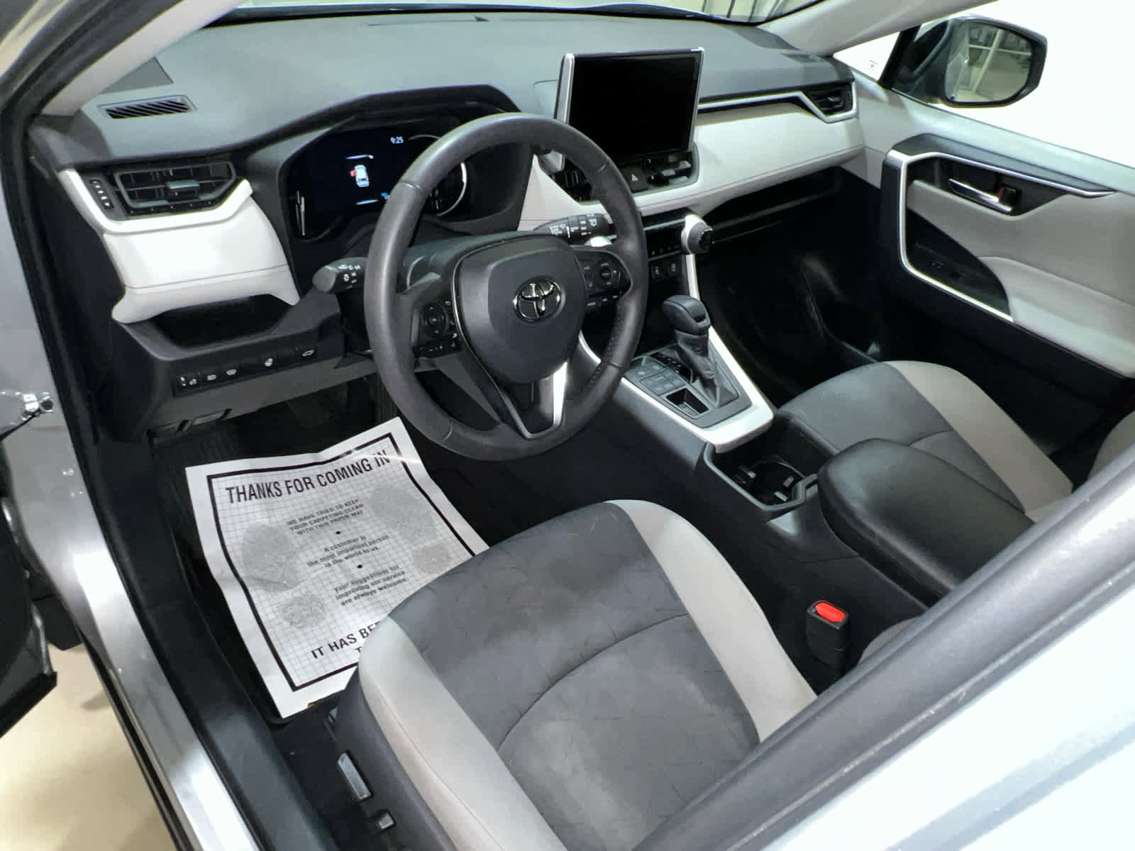 Used 2023 Toyota RAV4 XLE w/ Convenience Package AWD/4WD image 17