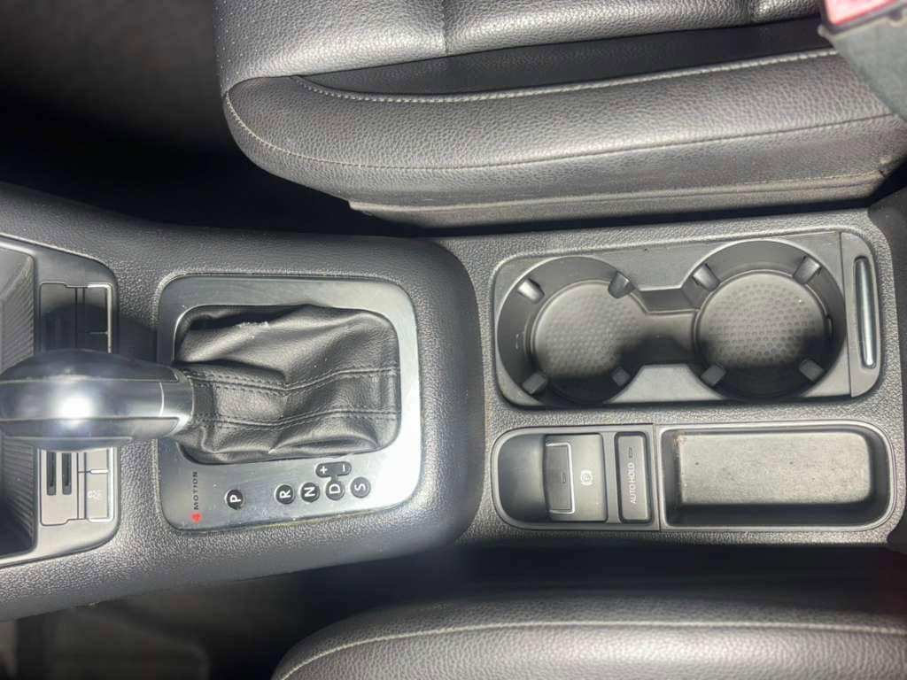 Used 2011 Volkswagen Tiguan S image 21