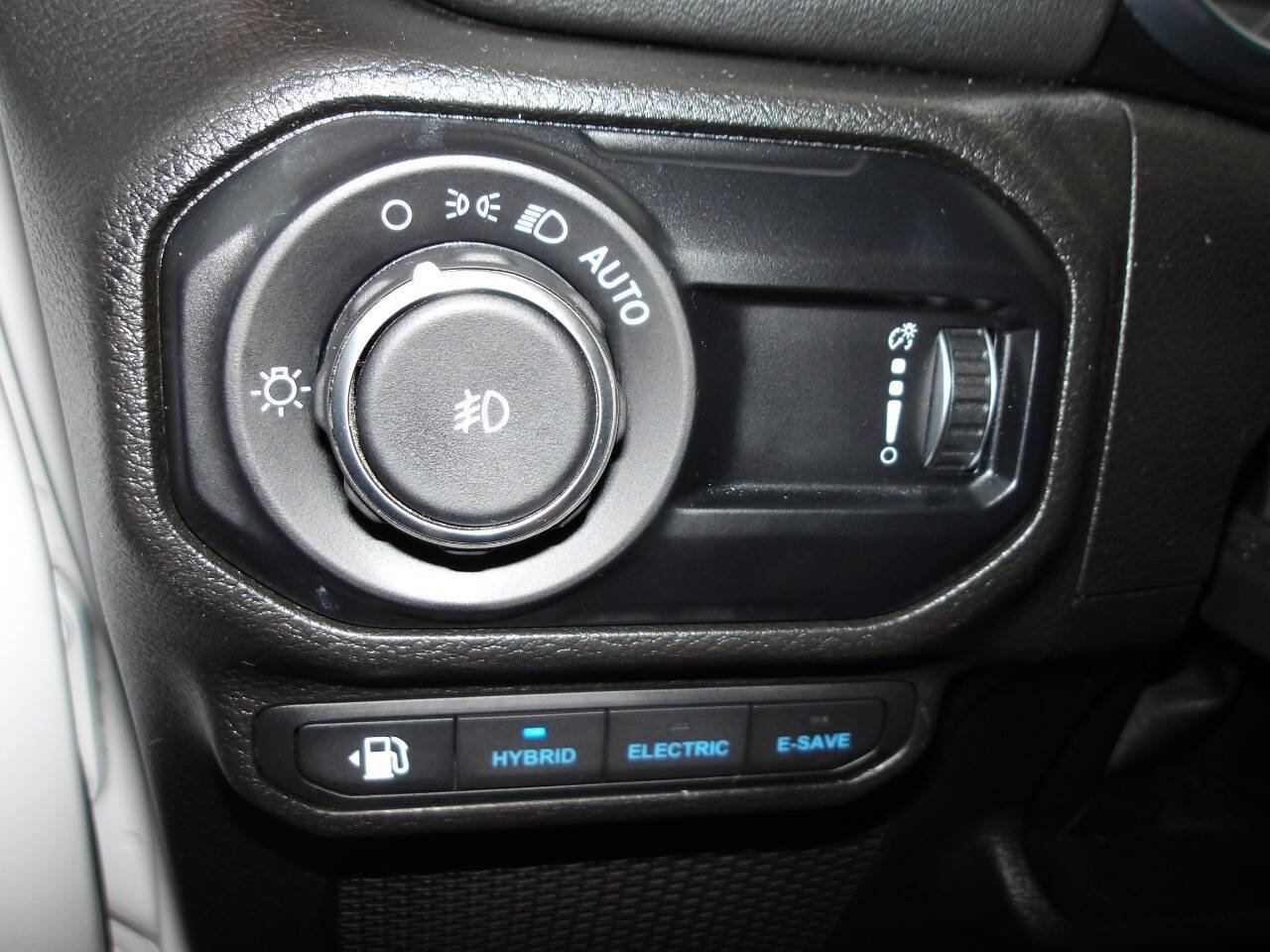 Used 2023 Jeep Wrangler Unlimited Sahara w/ Cold Weather Group AWD/4WD image 20