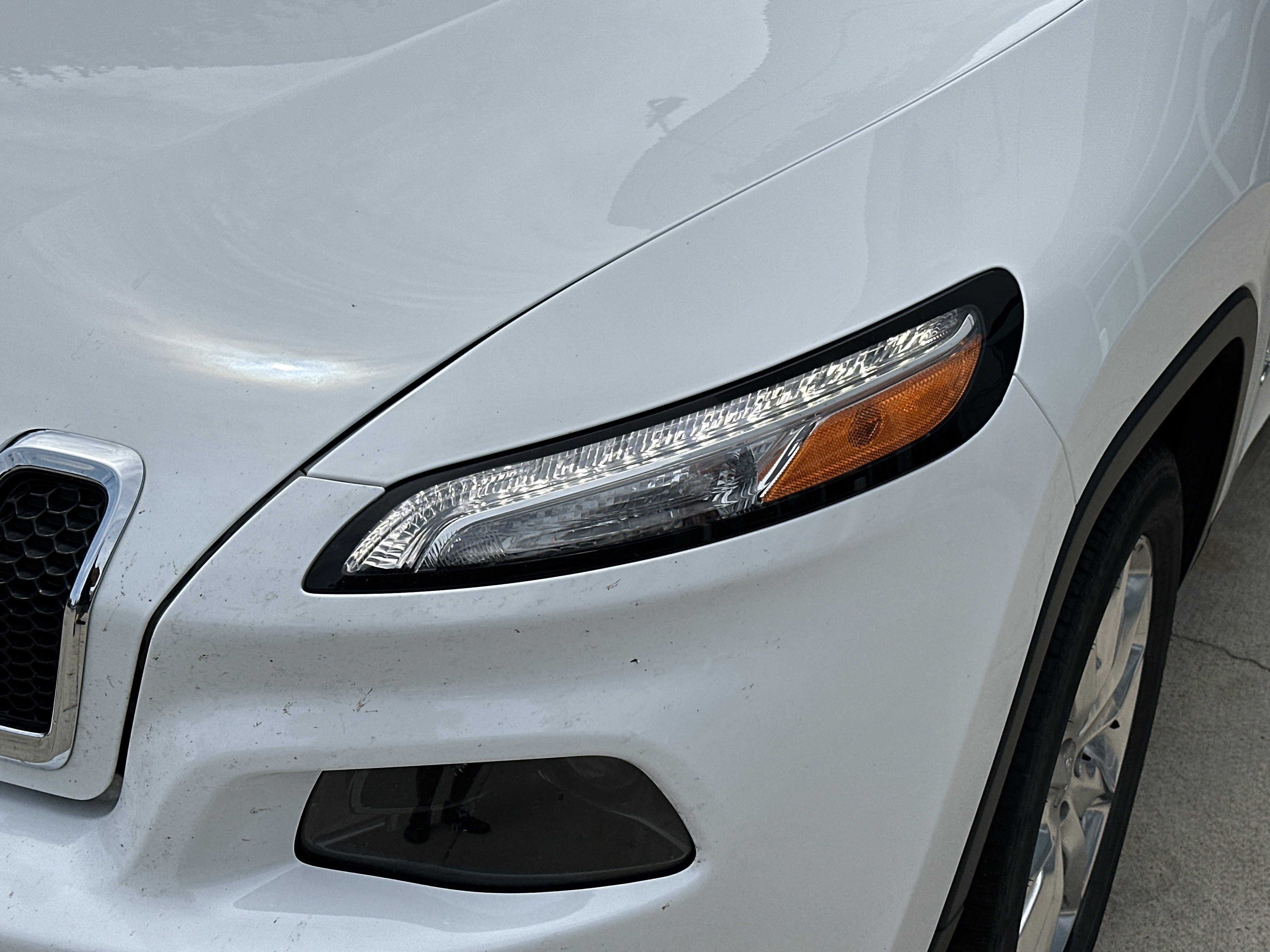 Used 2017 Jeep Cherokee Limited w/ Luxury Group FWD image 10