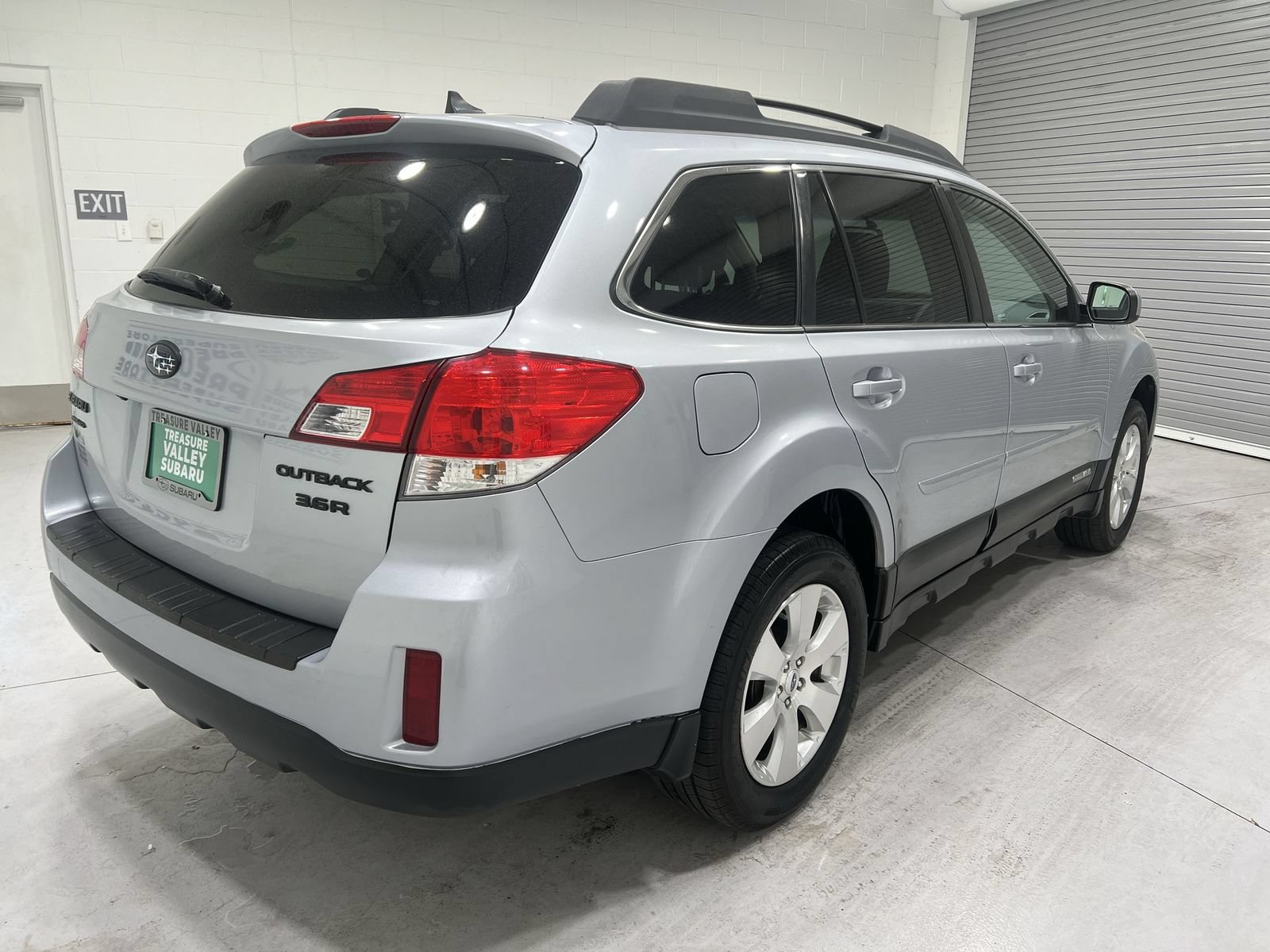 Used 2012 Subaru Outback 3.6R Limited w/ Moonroof Pkg AWD/4WD image 8