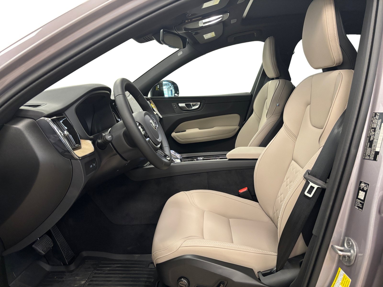 New 2026 Volvo XC60 T8 Plus w/ Climate Package AWD/4WD image 11