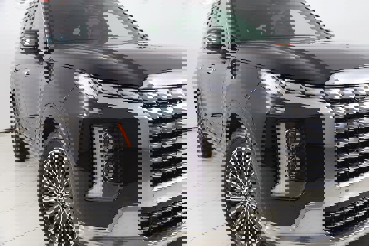 Used 2024 Hyundai Palisade Calligraphy image 19