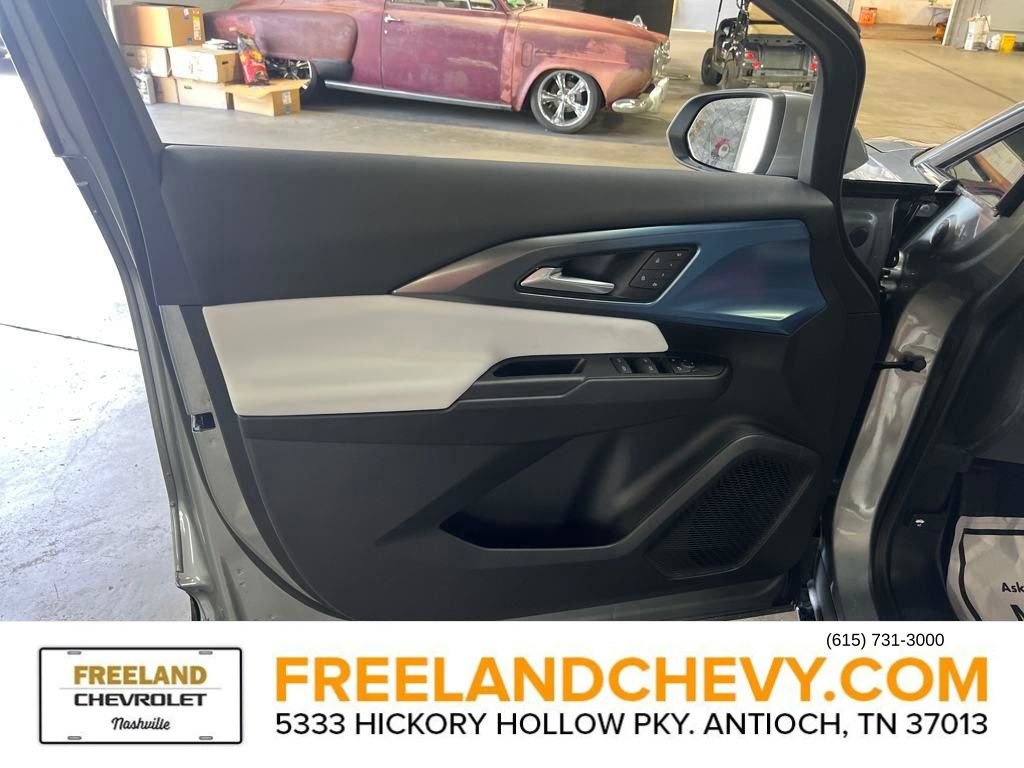 New 2025 Chevrolet Equinox EV LT w/ Convenience Package II image 15