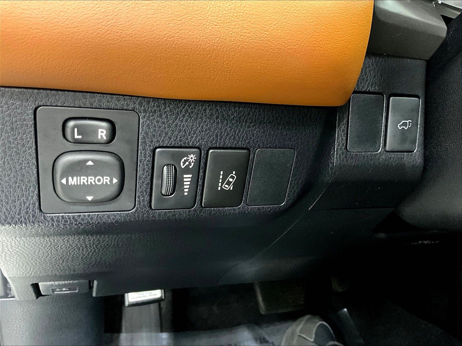 Used 2017 Toyota RAV4 Limited w/ Advanced Technology Package AWD/4WD image 38