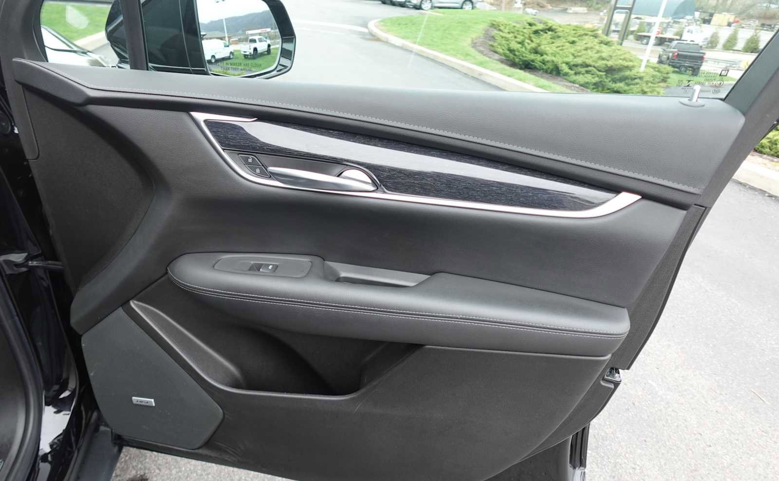 Used 2022 Cadillac XT5 Premium Luxury w/ Technology Package AWD/4WD image 32