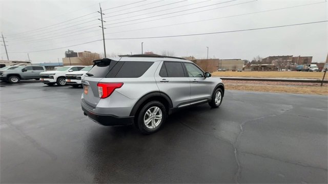 Used 2020 Ford Explorer XLT w/ Equipment Group 202A image 8
