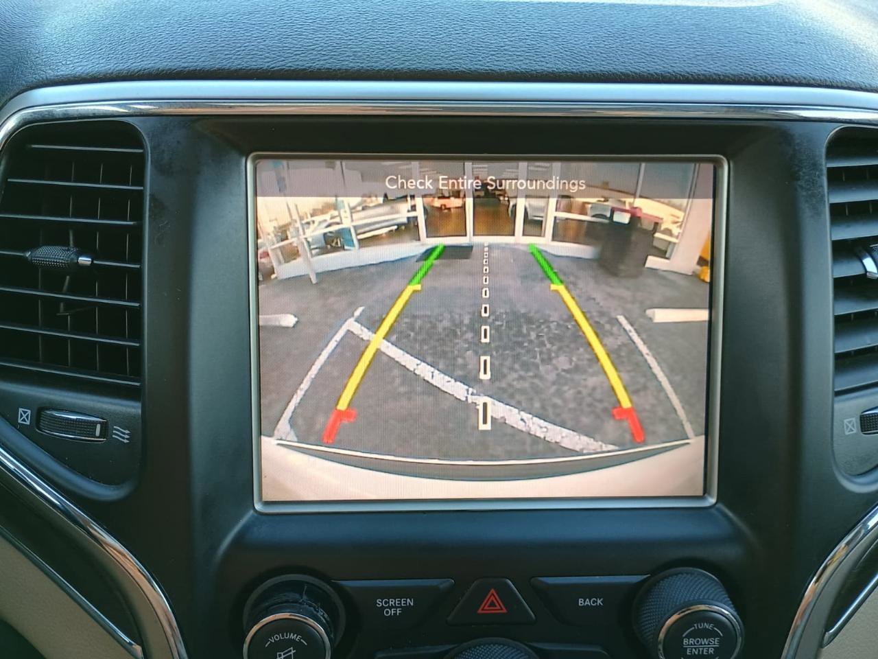 Used 2015 Jeep Grand Cherokee Limited w/ Luxury Group II image 16