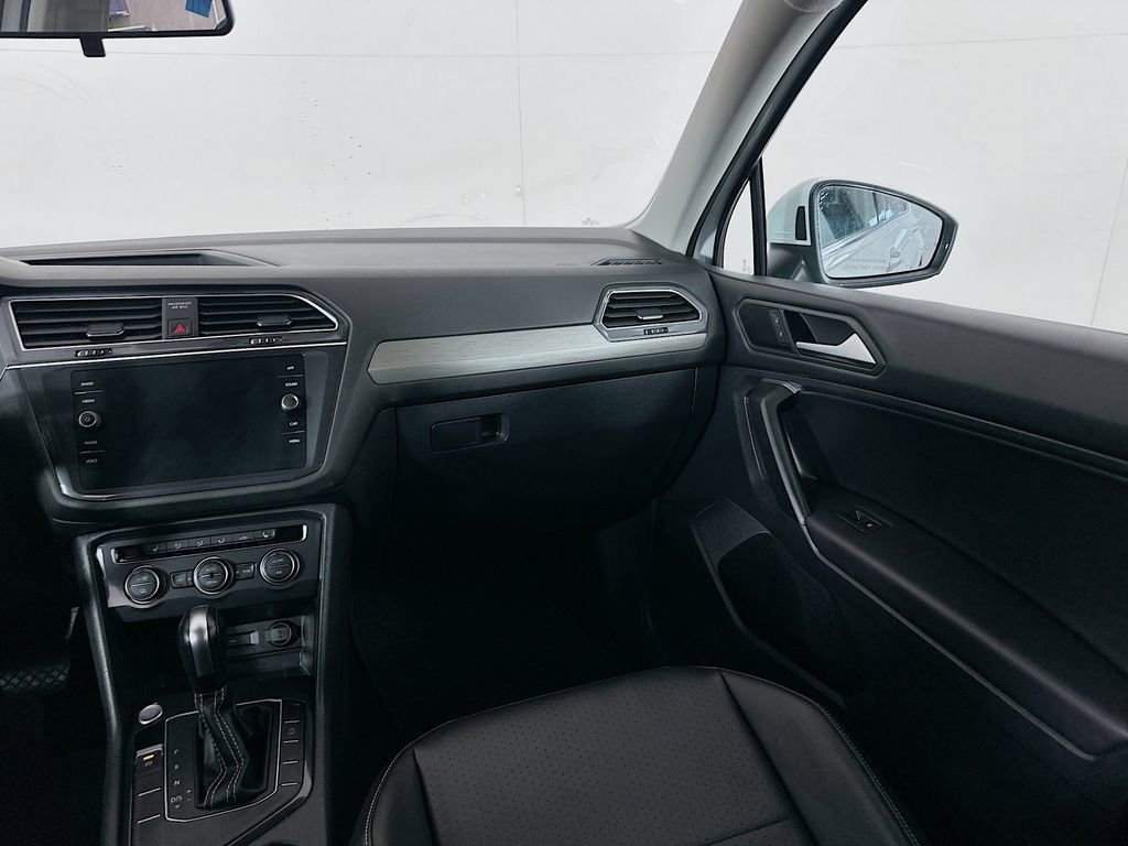 Used 2021 Volkswagen Tiguan SE image 22