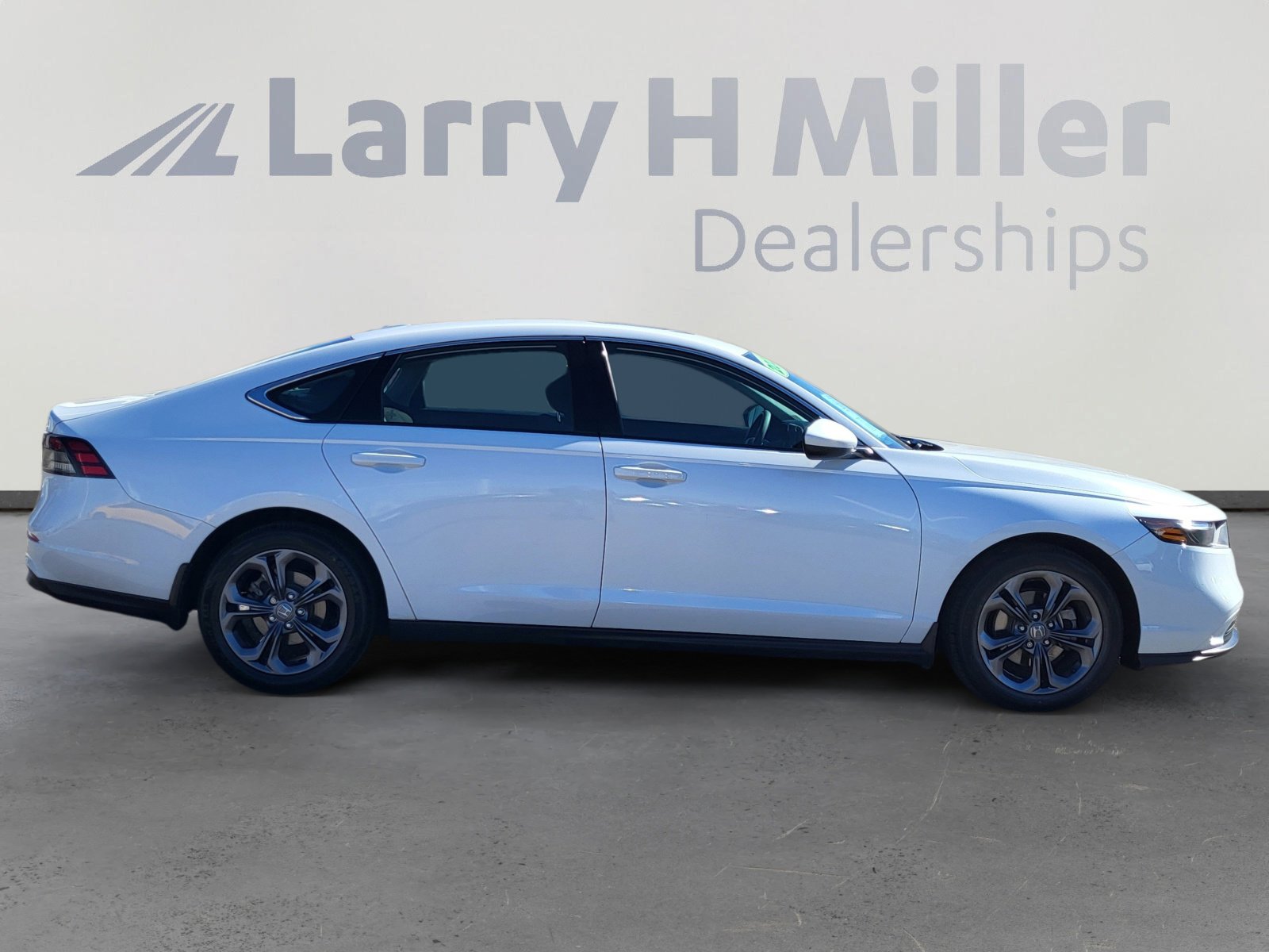 Used 2023 Honda Accord EX image 6